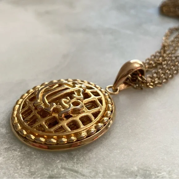 Vintage Dior Button Necklace Pendant Upcycled - Picture 4 of 7